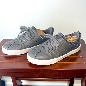 Falls Creek Kids casual gray sneakers